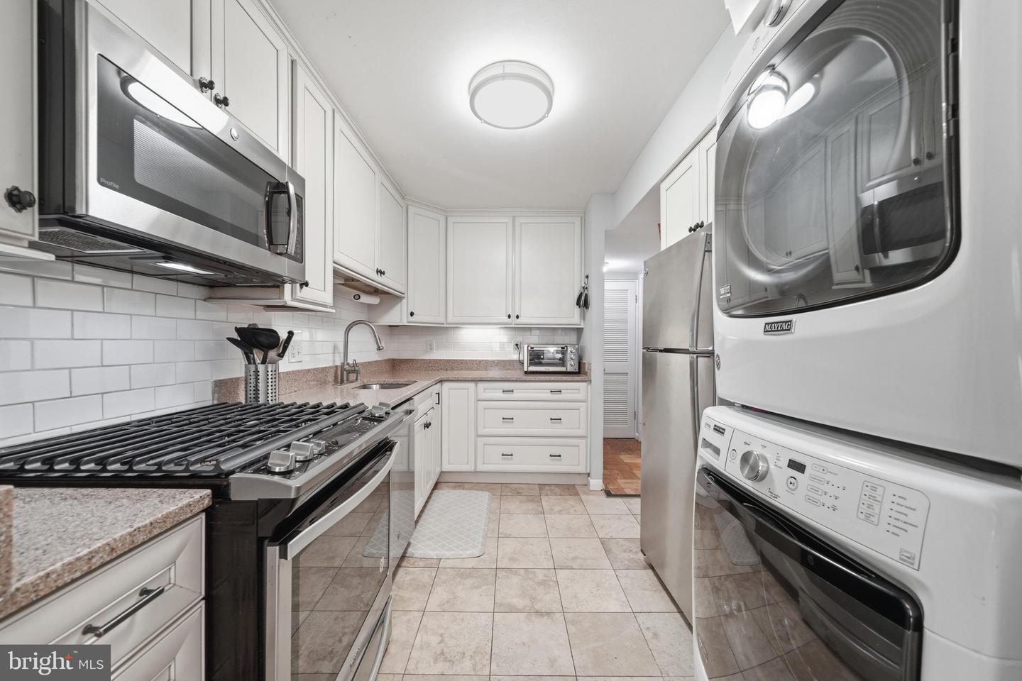 2105 Unit 15-103 Walsh View Ter #15 Property Photo 6