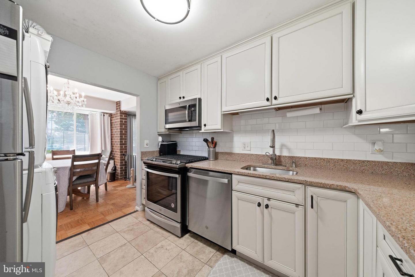 2105 Unit 15-103 Walsh View Ter #15 Property Photo 8