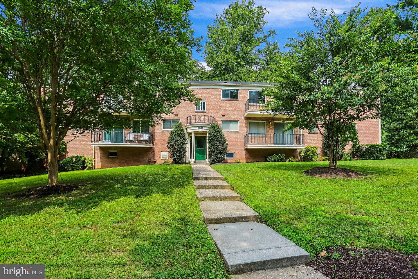 10507 WEYMOUTH ST #W-2 Property Photo 1