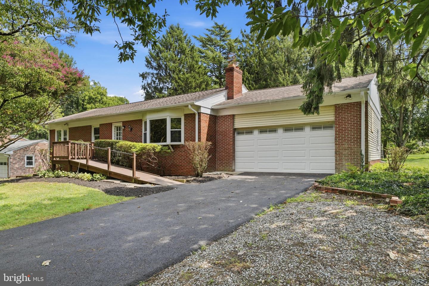 122 E Deer Park Dr Property Photo 1