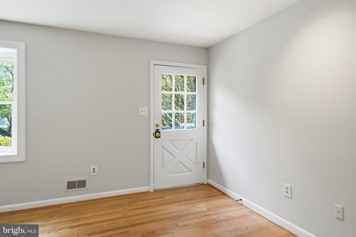 122 E Deer Park Dr Property Photo 3