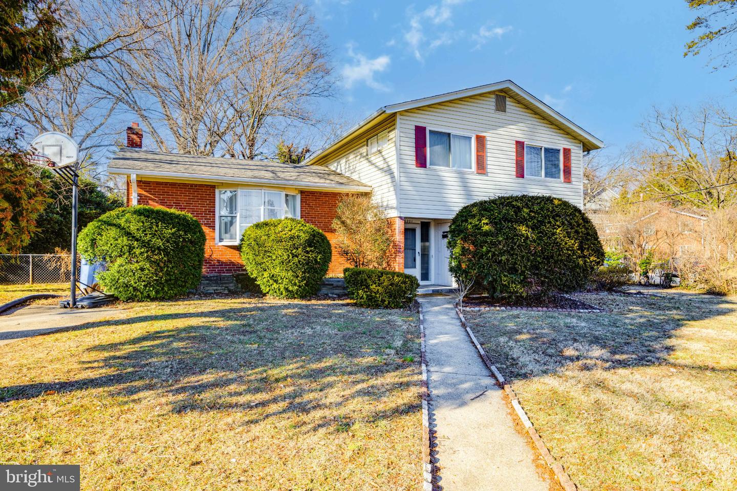 6201 Lone Oak Dr Property Photo 1