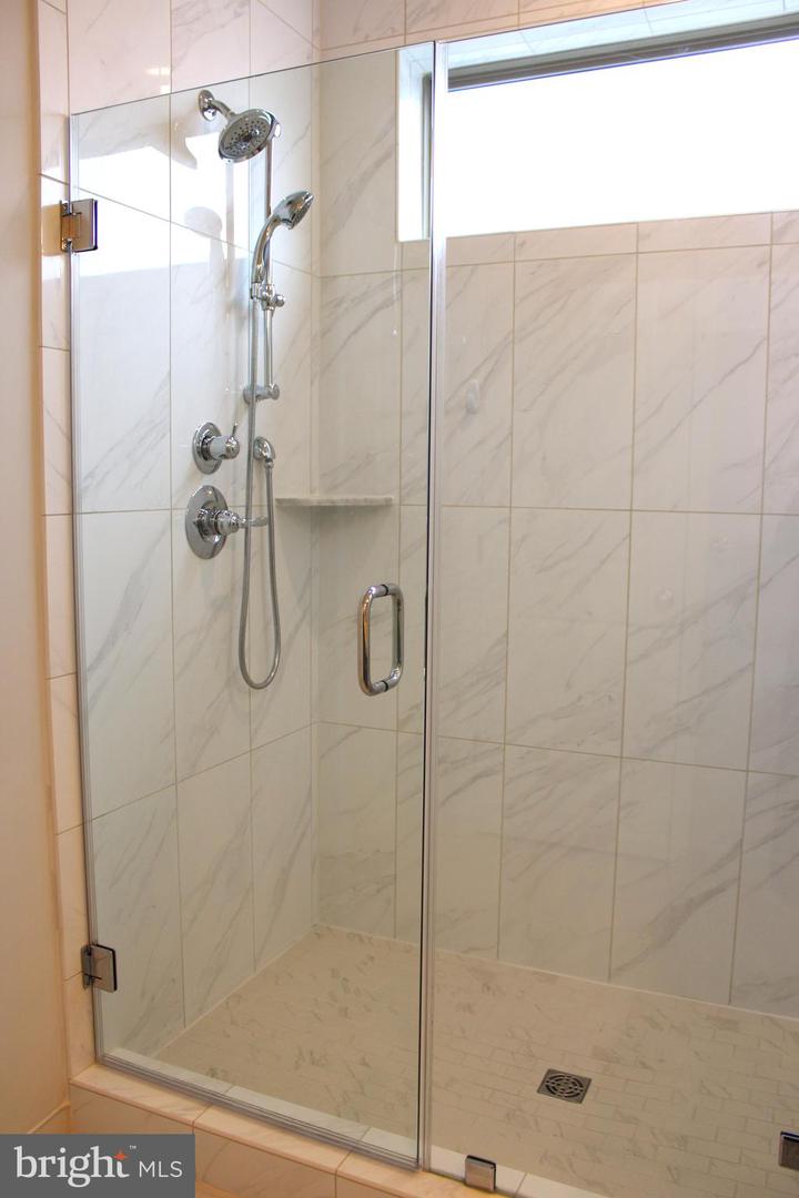 5040 Oakmoore Dr Property Photo 21