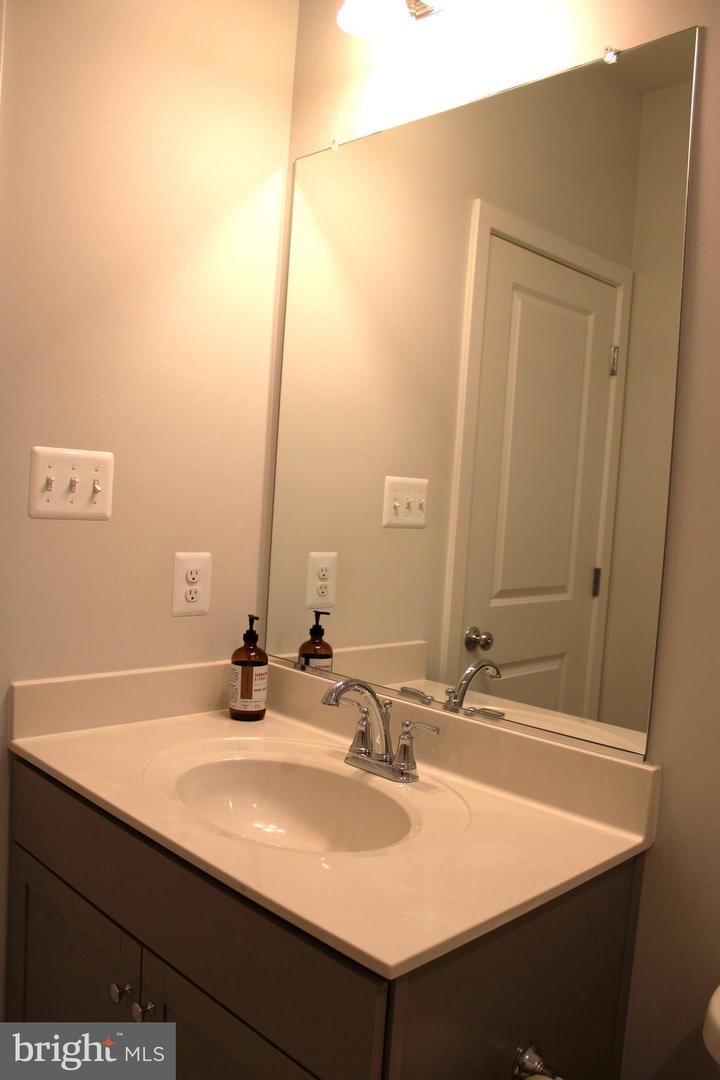 5040 Oakmoore Dr Property Photo 30