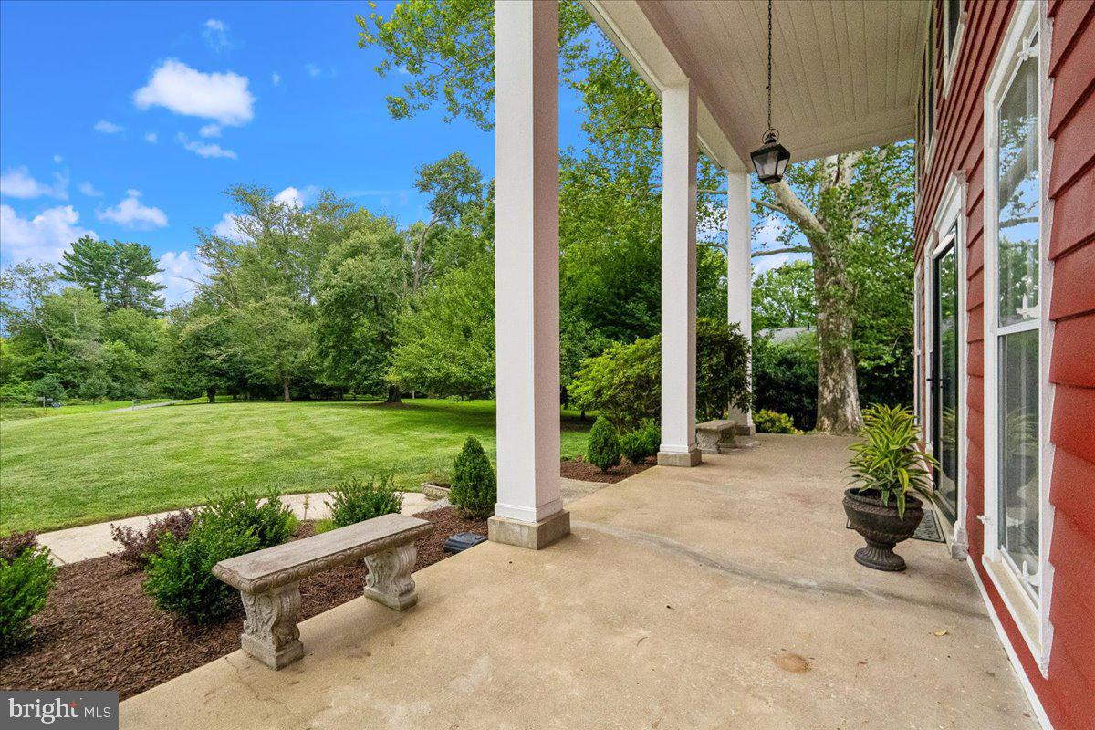 1401 Aintree Dr Property Photo 4