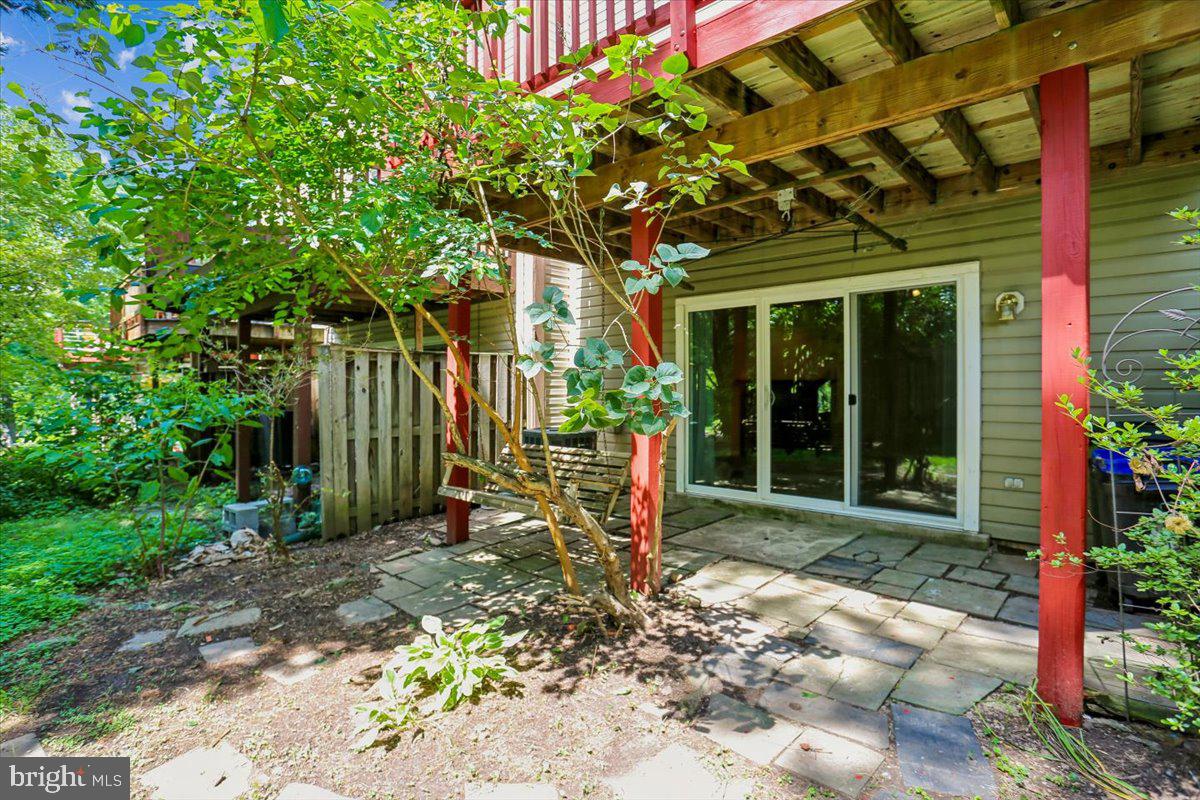 20016 Lake Park Dr #122 Property Photo 6