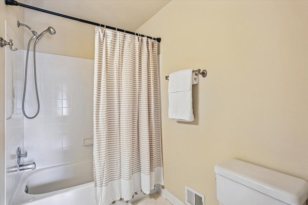 20016 Lake Park Dr #122 Property Photo 35