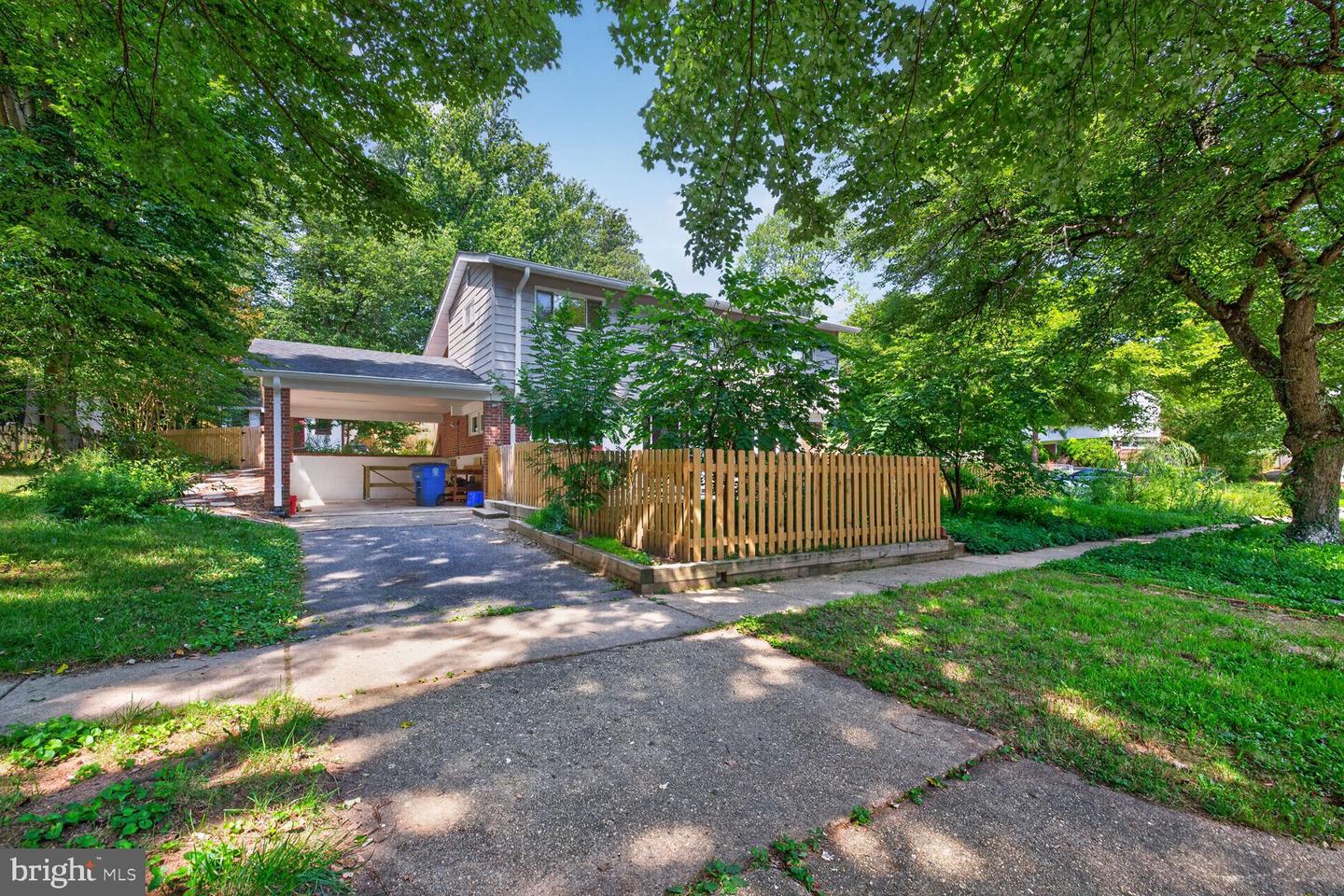 220 Thistle Dr Property Photo 3