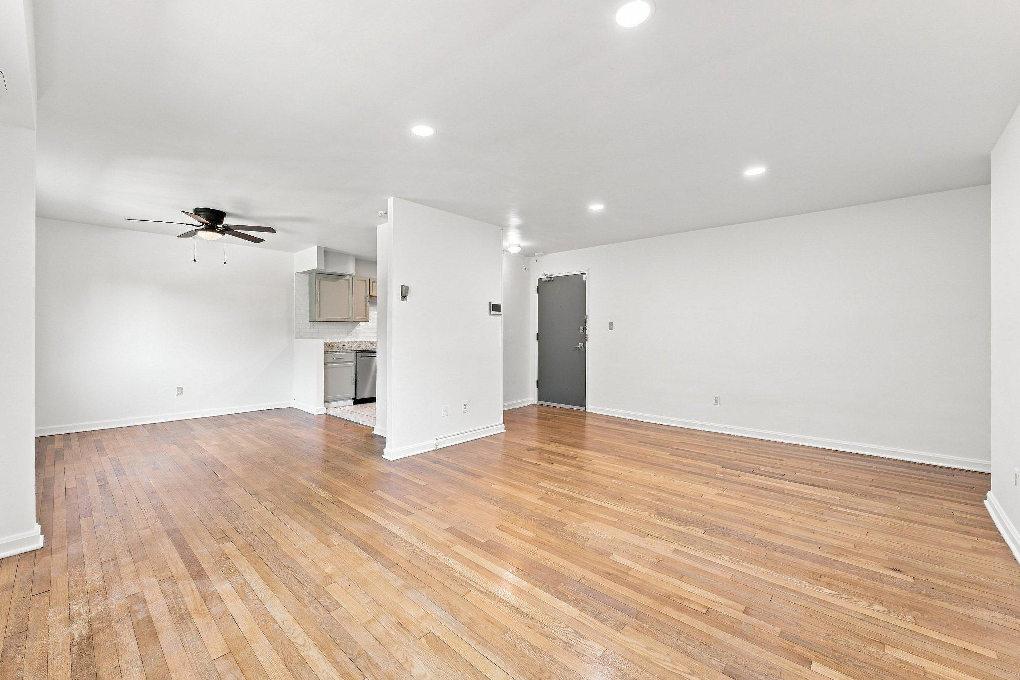95 E Wayne Ave #212 Property Photo 2