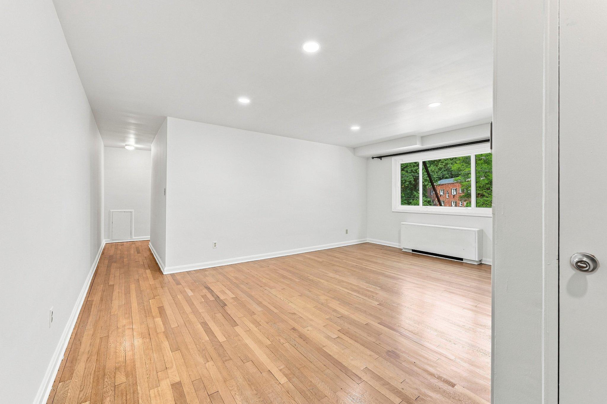 95 E Wayne Ave #212 Property Photo 6