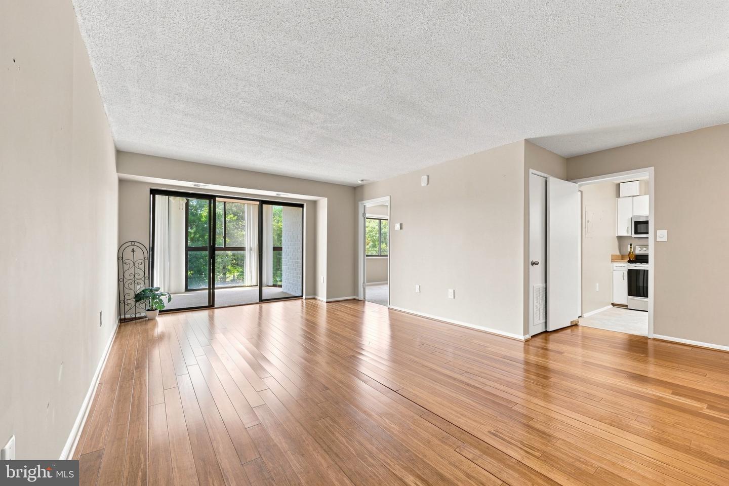 15107 Interlachen Dr #2-415 Property Photo 2