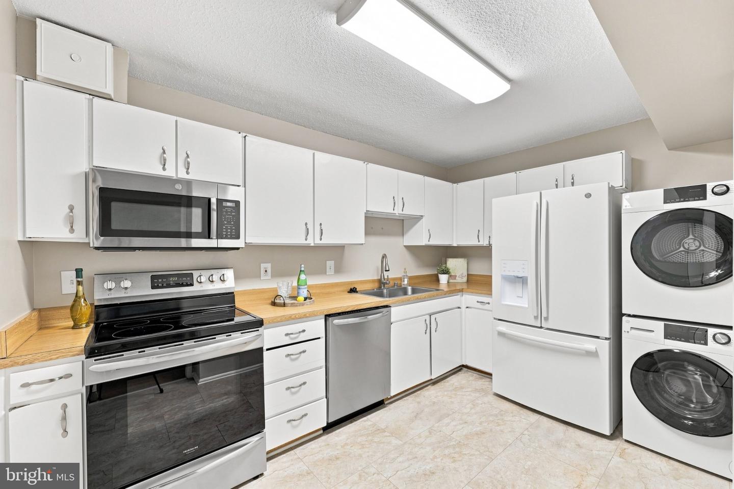 15107 Interlachen Dr #2-415 Property Photo 10