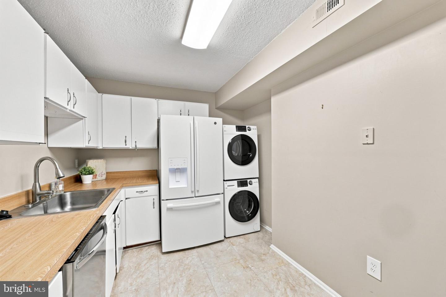 15107 Interlachen Dr #2-415 Property Photo 12