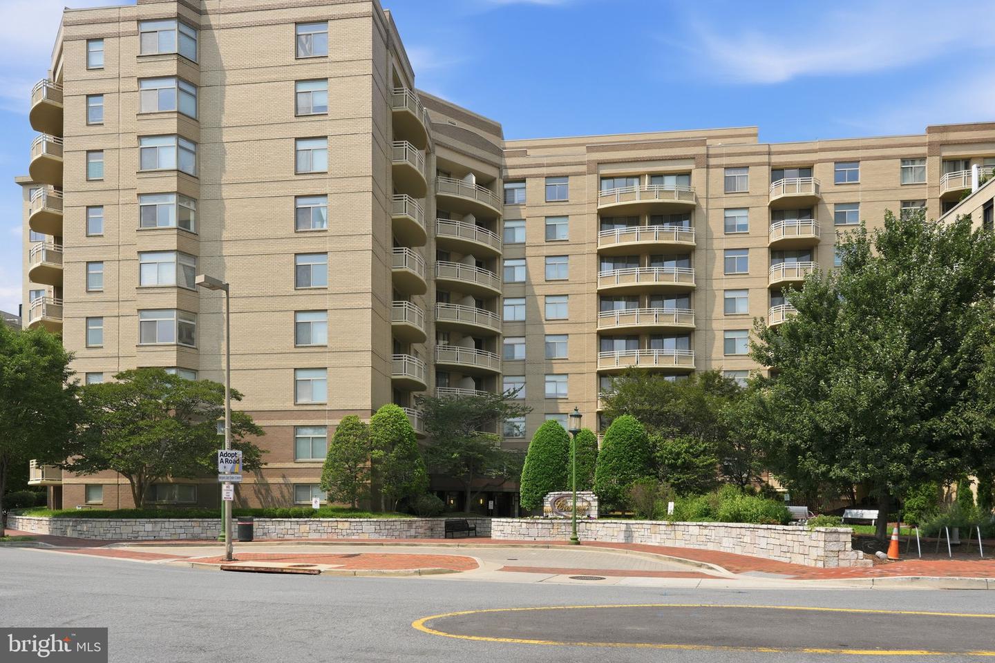7111 Woodmont Ave #106 Property Photo 1