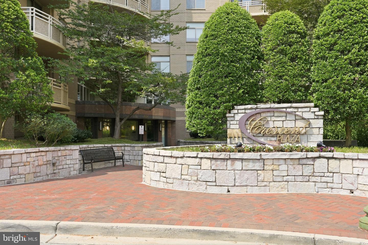 7111 Woodmont Ave #106 Property Photo 2