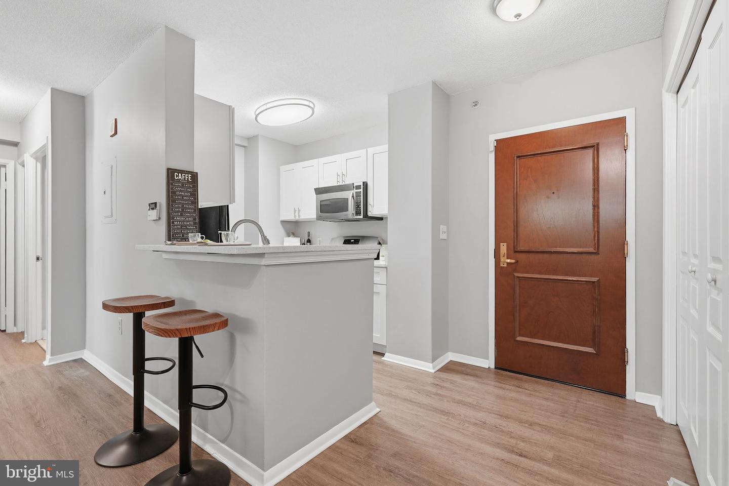 7111 Woodmont Ave #106 Property Photo 7