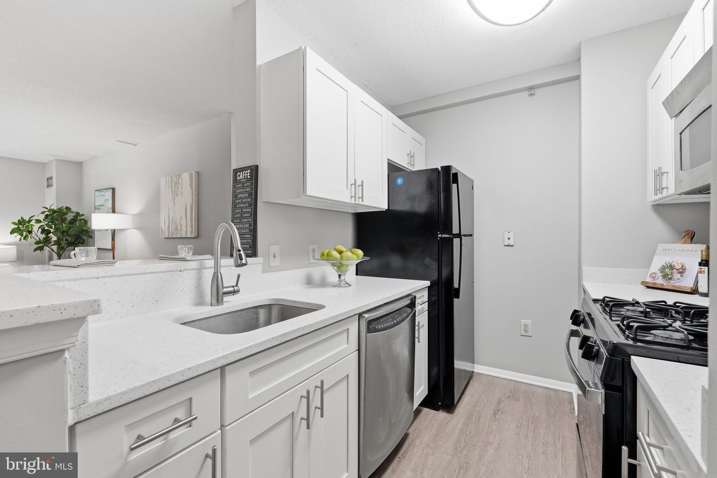 7111 Woodmont Ave #106 Property Photo 8