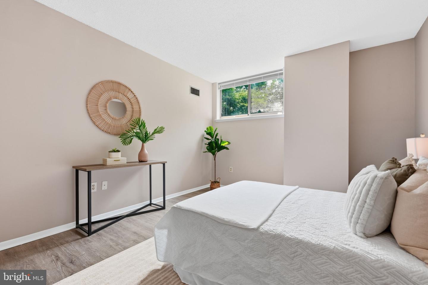 7111 Woodmont Ave #106 Property Photo 10