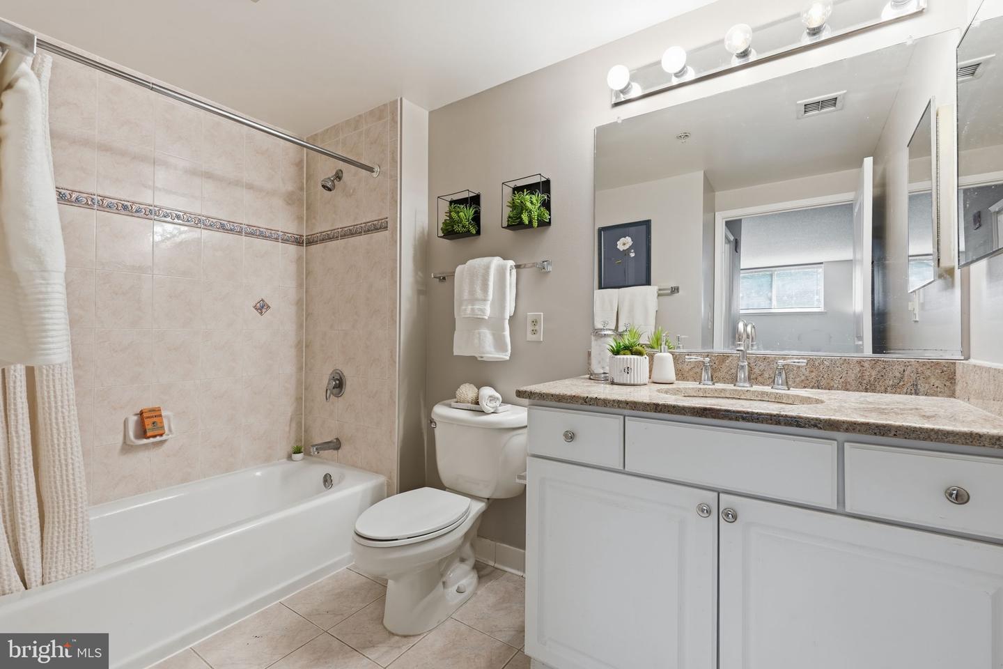 7111 Woodmont Ave #106 Property Photo 11