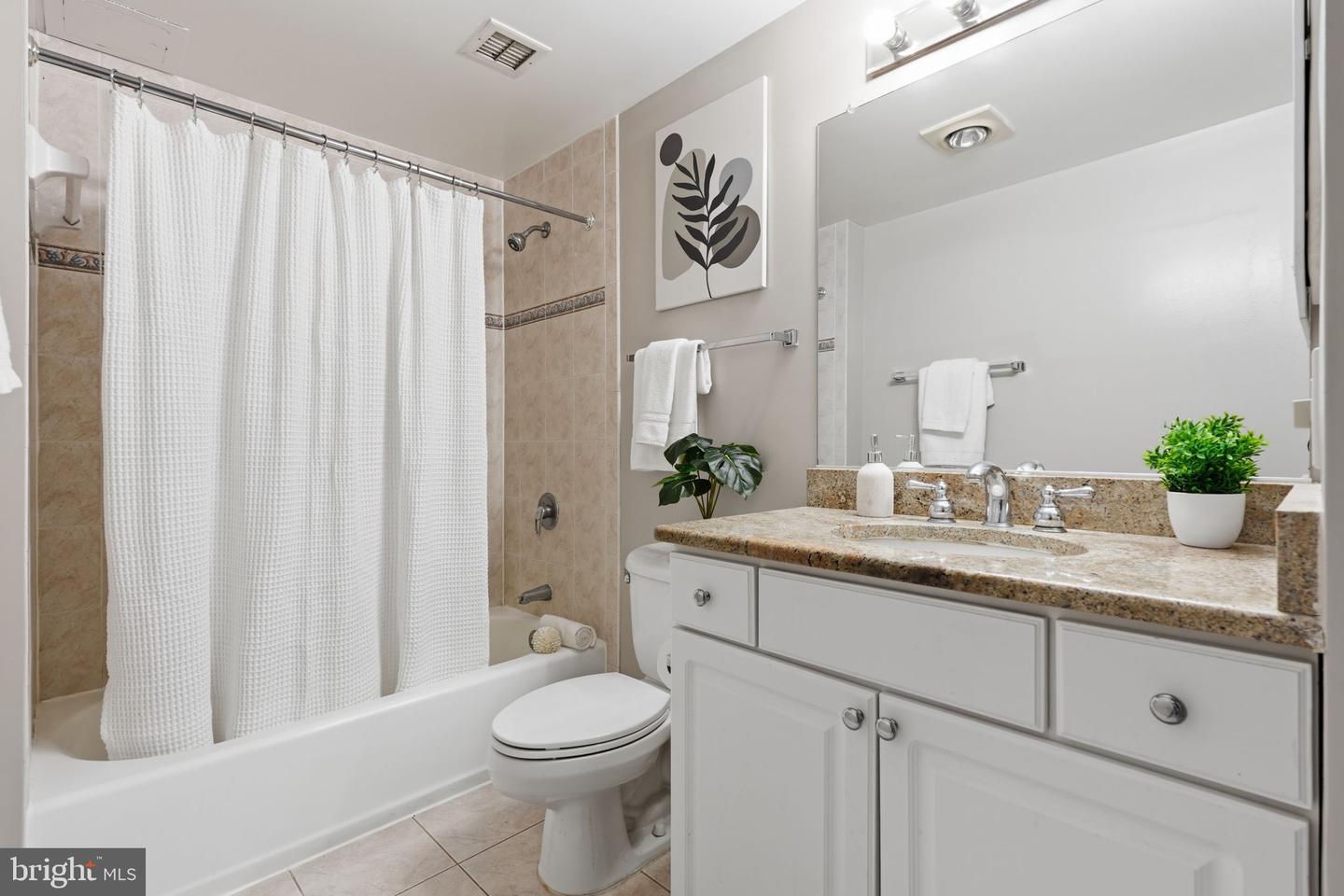 7111 Woodmont Ave #106 Property Photo 15