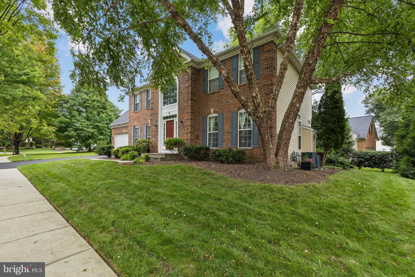 8 Winding Oak Ct Property Photo 1
