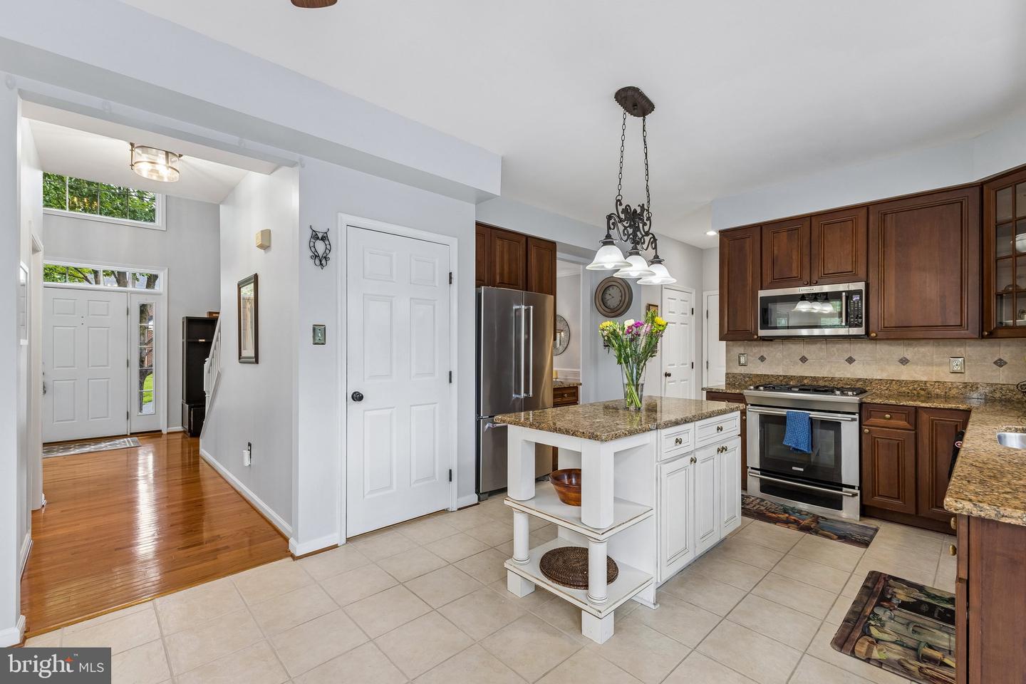 8 Winding Oak Ct Property Photo 3