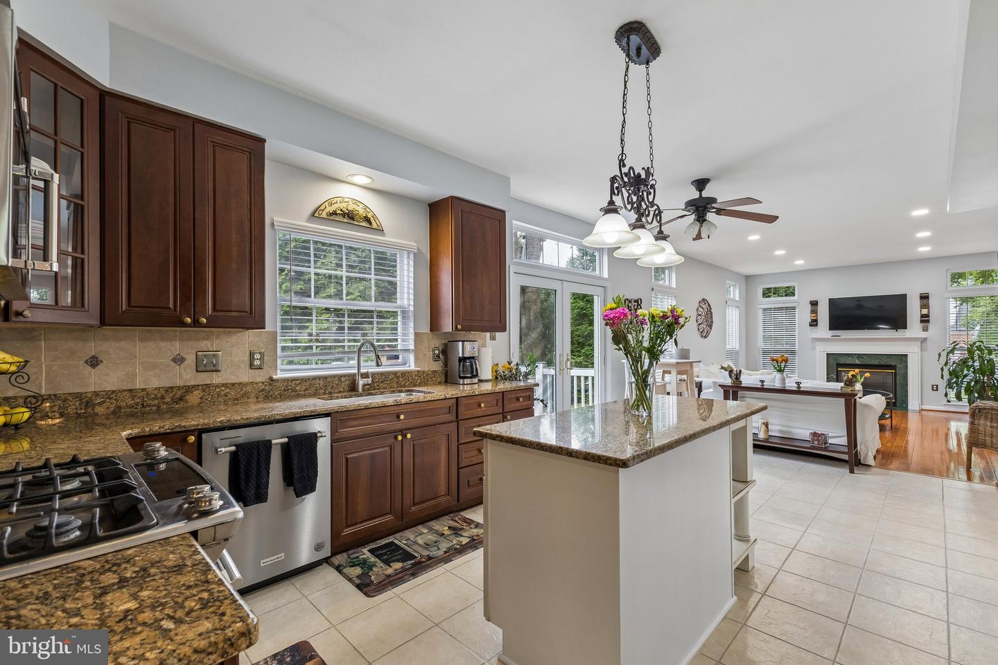 8 Winding Oak Ct Property Photo 4