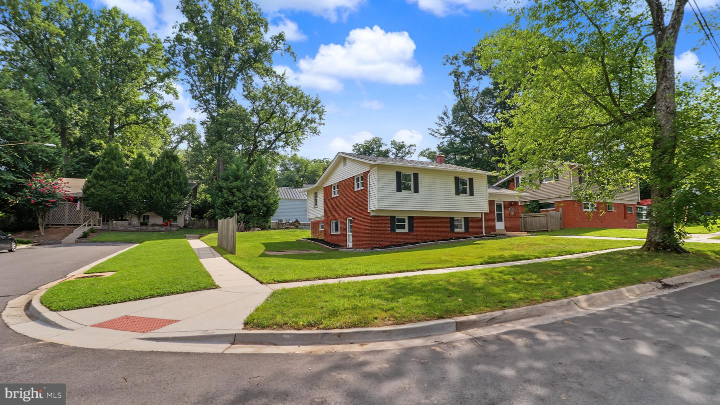 11419 LUND PL Property Photo 1