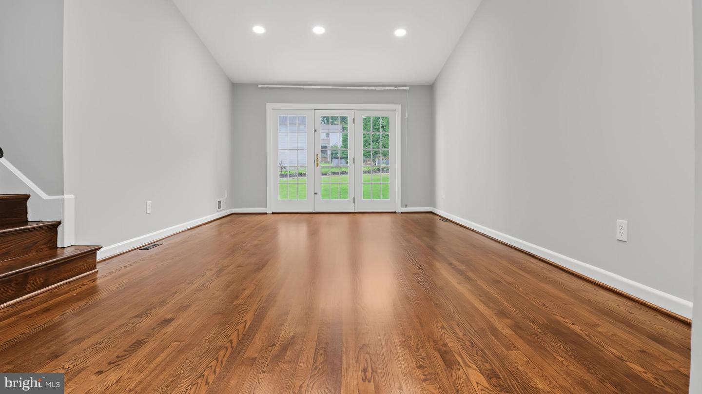 11419 Lund Pl Property Photo 2