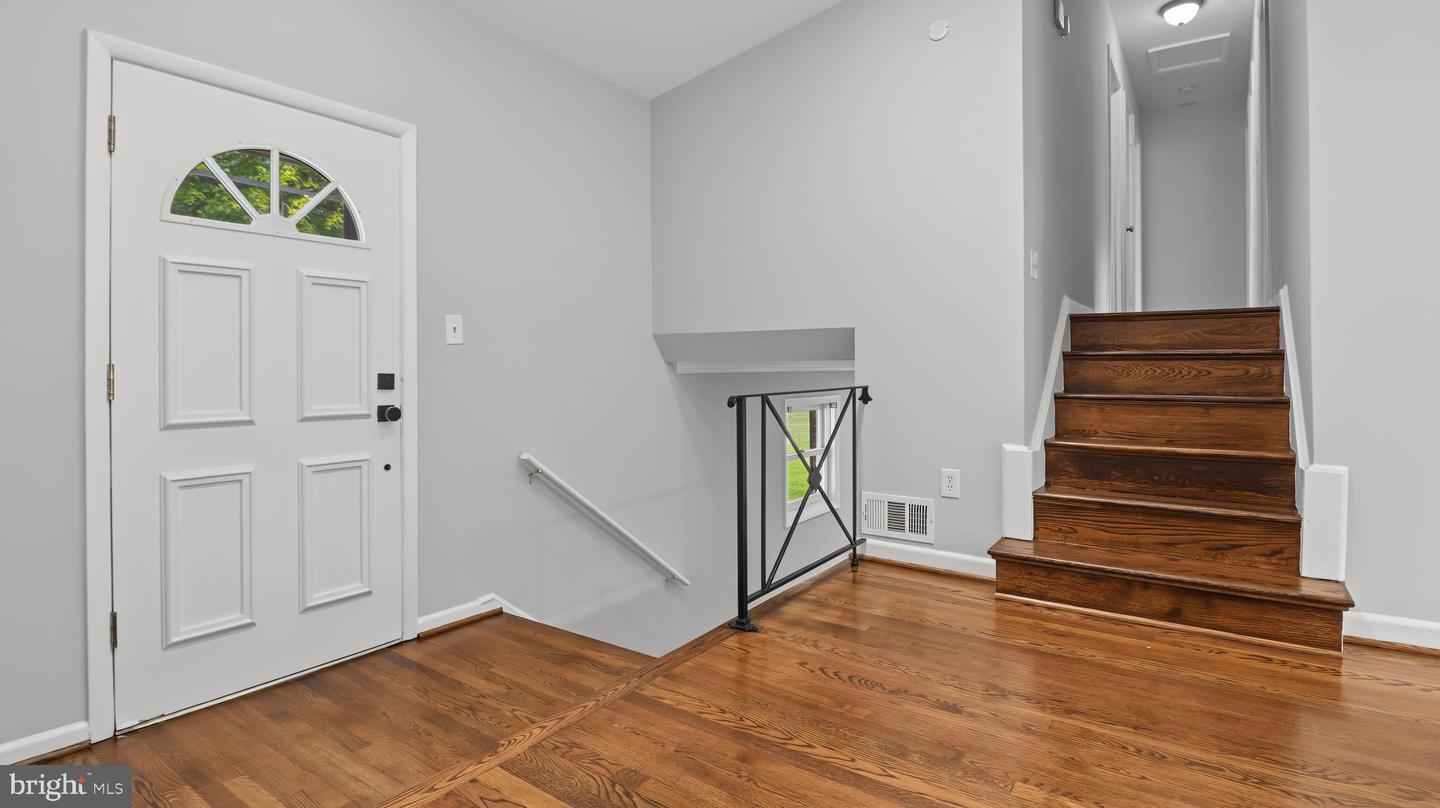 11419 Lund Pl Property Photo 4