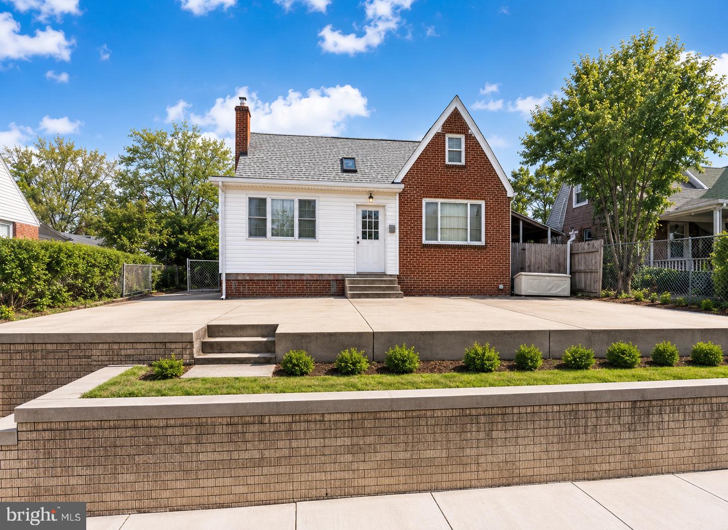 607 University Blvd E Property Photo 1