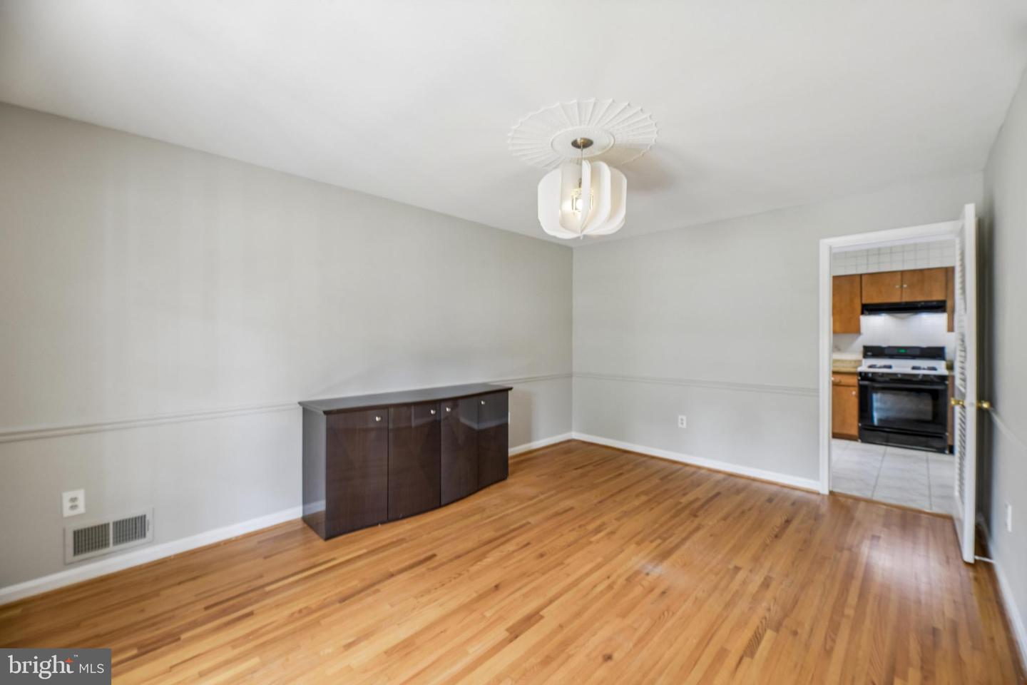 8839 Tuckerman Ln Property Photo 19