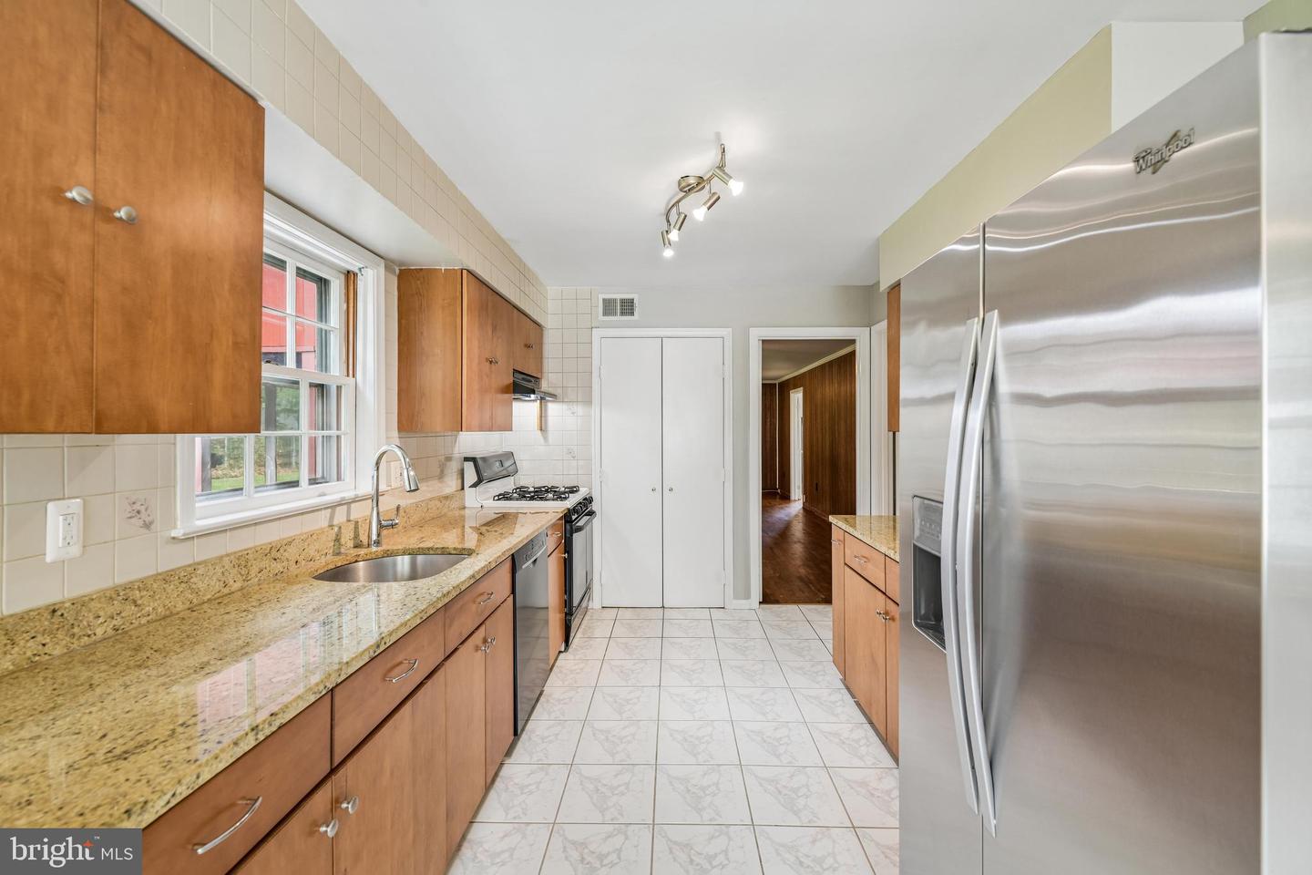 8839 Tuckerman Ln Property Photo 28