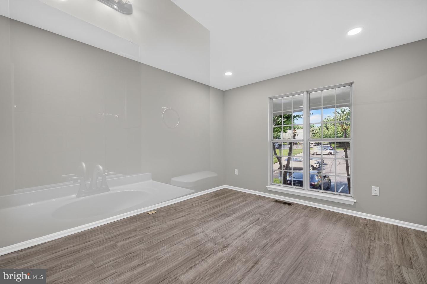19239 Esmond Ter Property Photo 4