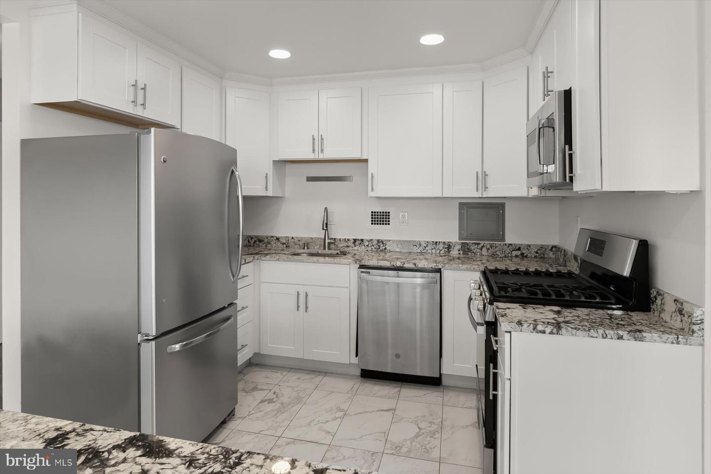 5500 Friendship Blvd #1823n Property Photo 8