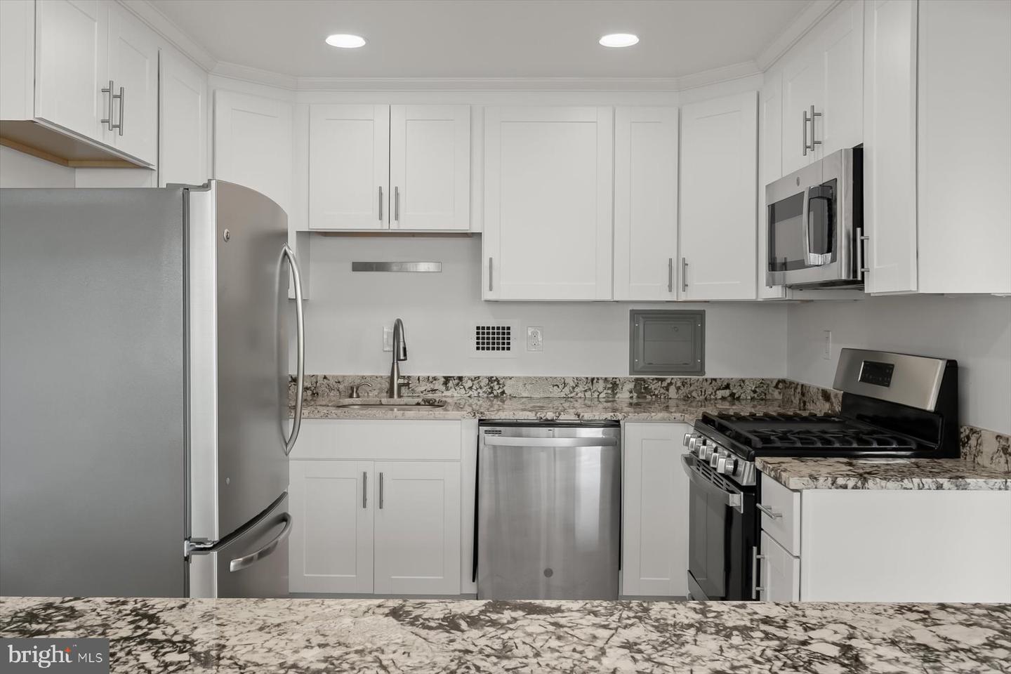5500 Friendship Blvd #1823n Property Photo 9