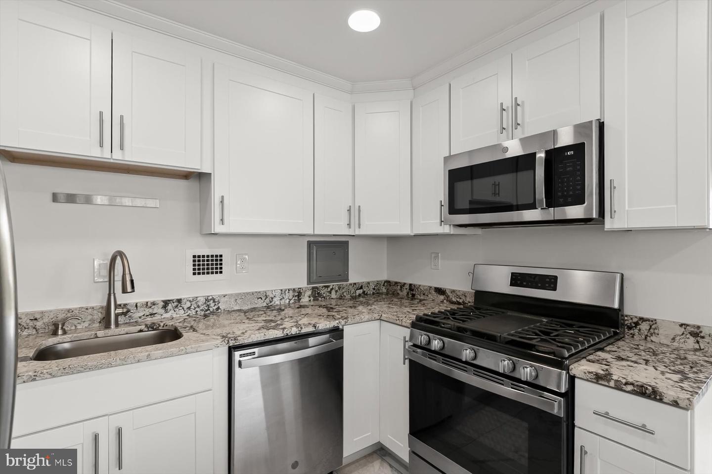 5500 Friendship Blvd #1823n Property Photo 10