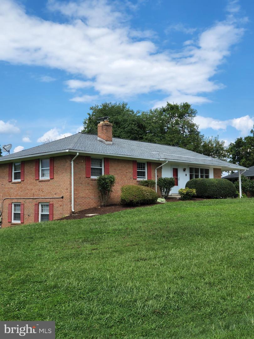 9 Stoneyhurst Ct Property Photo 1