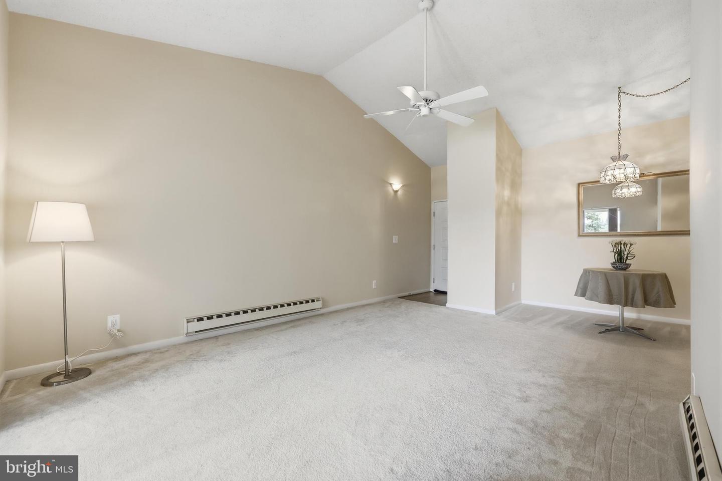 15301 Beaverbrook Ct #92-3g Property Photo 3