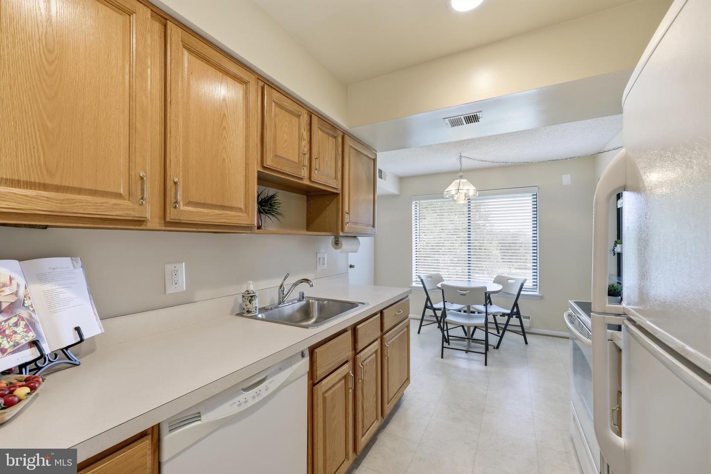 15301 Beaverbrook Ct #92-3g Property Photo 7