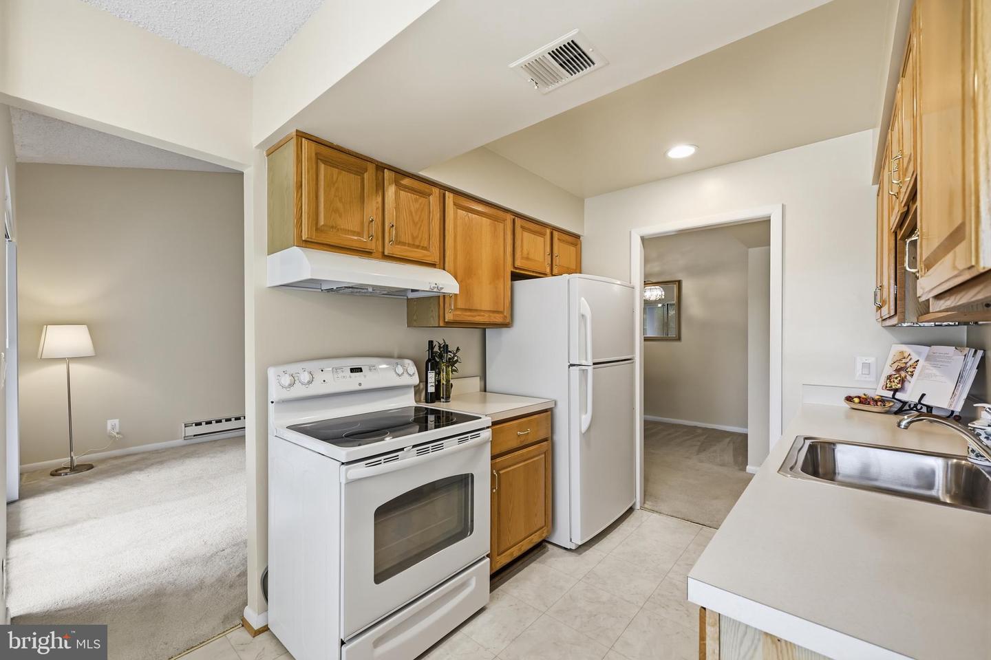 15301 Beaverbrook Ct #92-3g Property Photo 8