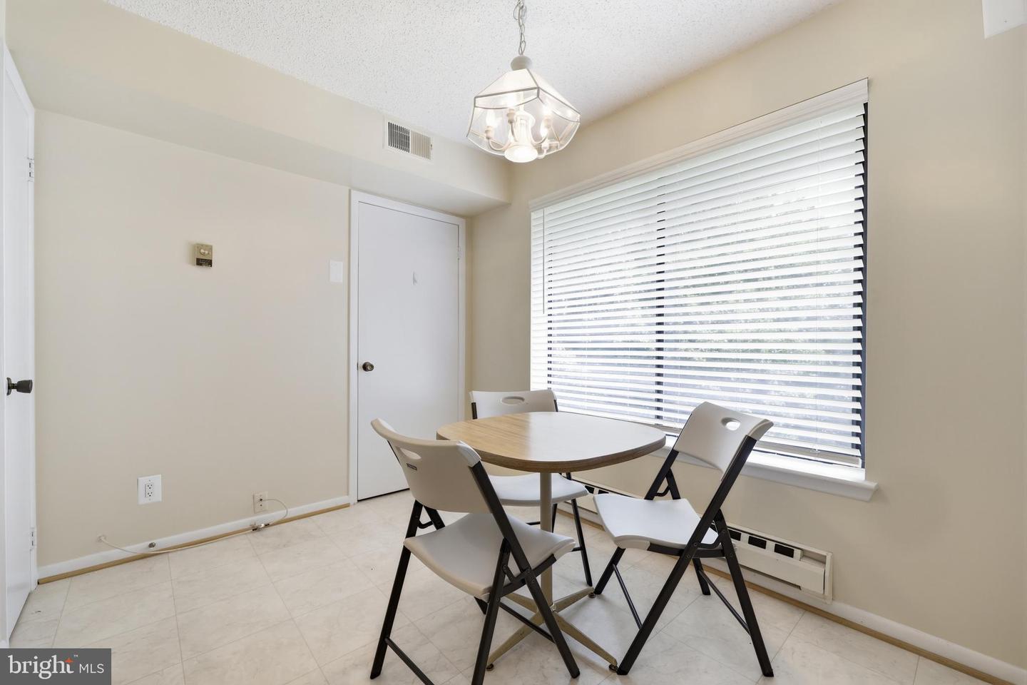 15301 Beaverbrook Ct #92-3g Property Photo 9