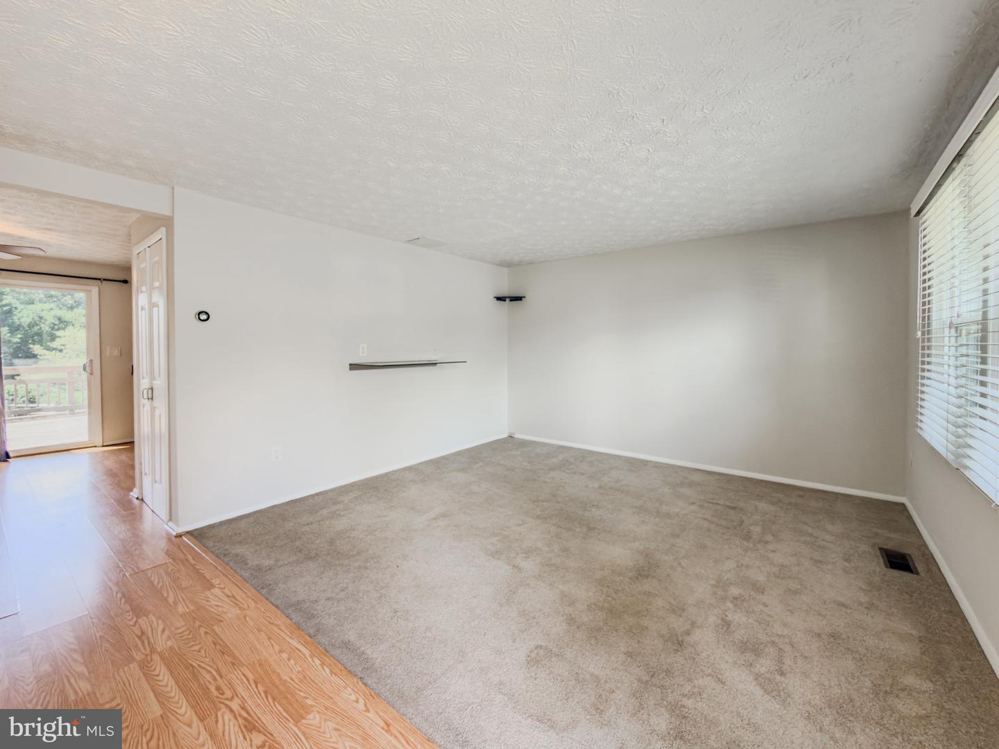 18008 Wagonwheel Ct Property Photo 7