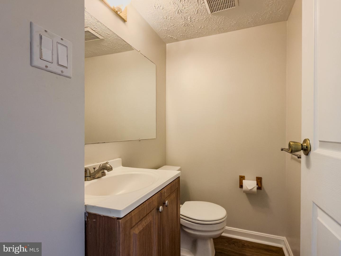 18008 Wagonwheel Ct Property Photo 10