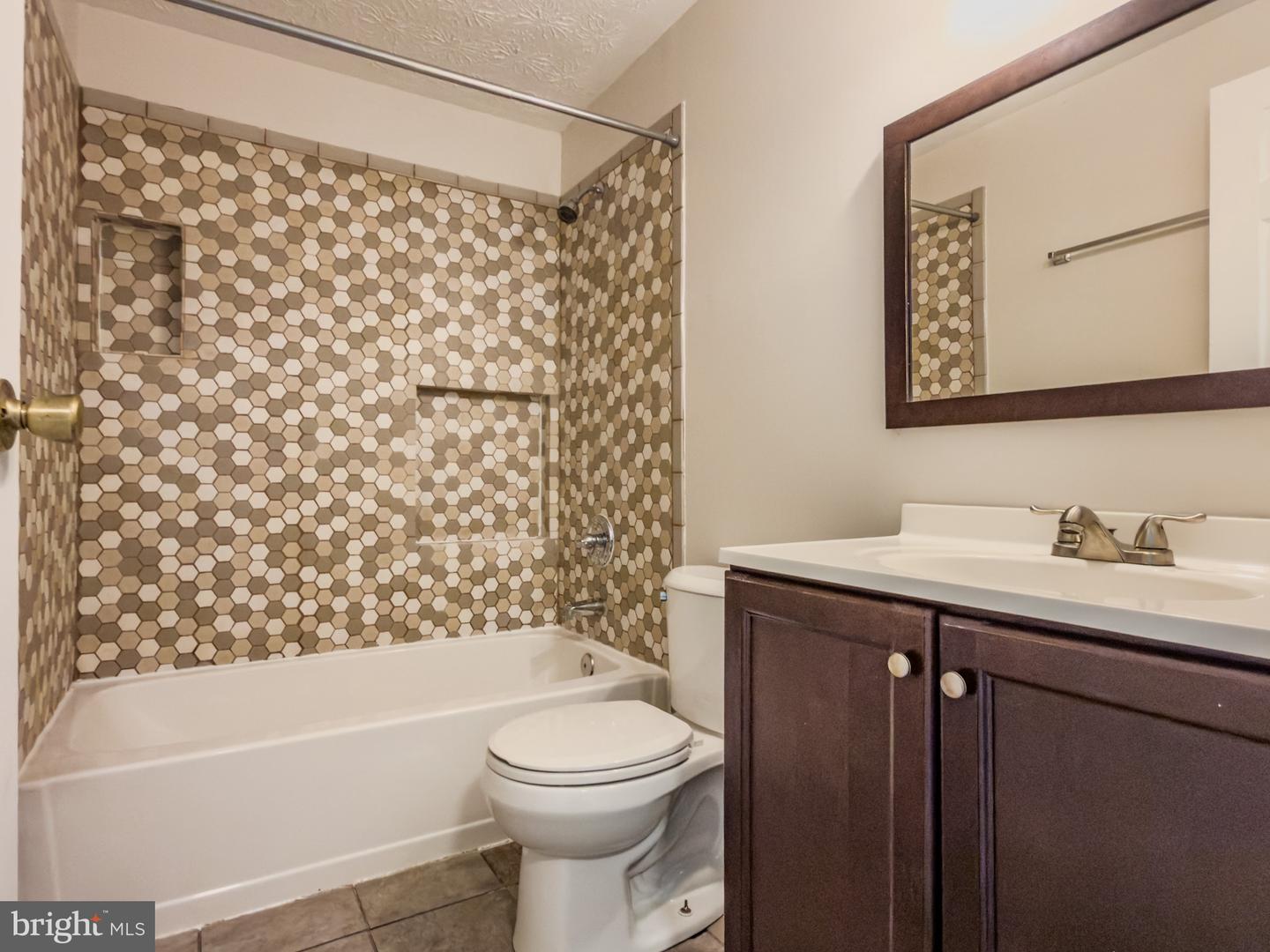 18008 Wagonwheel Ct Property Photo 17