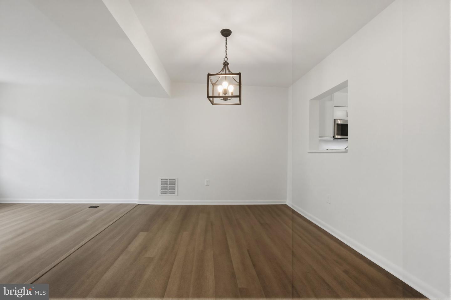 2846 Schoolhouse Cir Property Photo 5