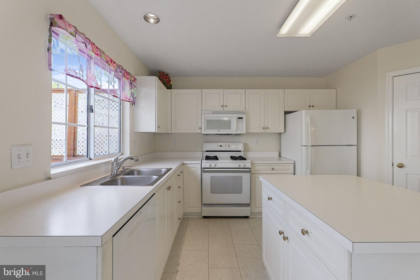 2209 Bear Valley Ter Property Photo 8