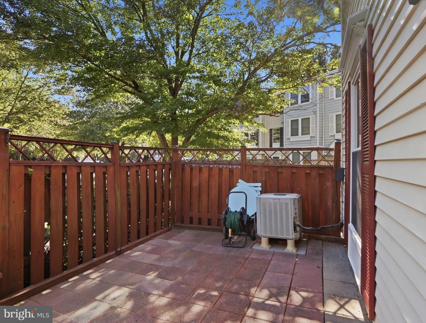 40 Whitechurch Ct Property Photo 2