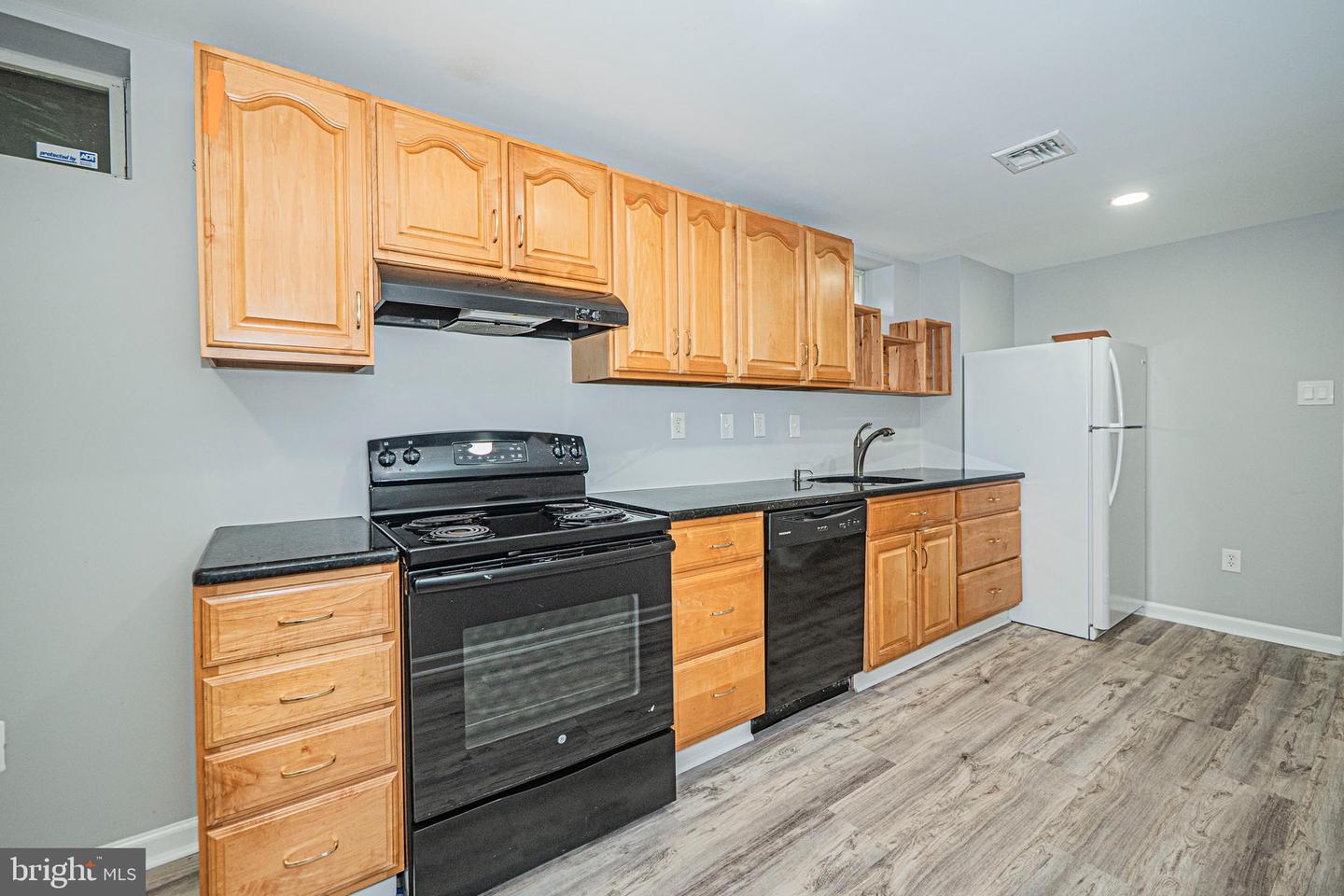 214 Bookham Ln Property Photo 35