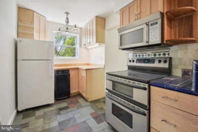 8413 Spencer Ct Property Photo 6